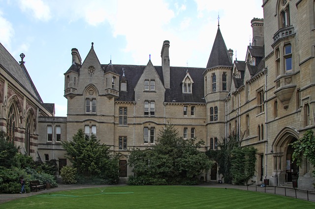 Oxford (Foto von WolfBlur (CC00 via pixabay)